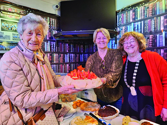 3 LL 02 Gertie Kelly and her fabulous Strawberry Pavlova with Celina Tongue and Rosanna Darby WEB