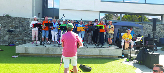 4 LL 01 The wonderful Skerries Ukulele Strummers group WEB