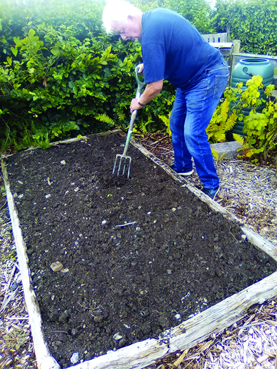 5 DL 01 Sean at Turvey Allotments WEB