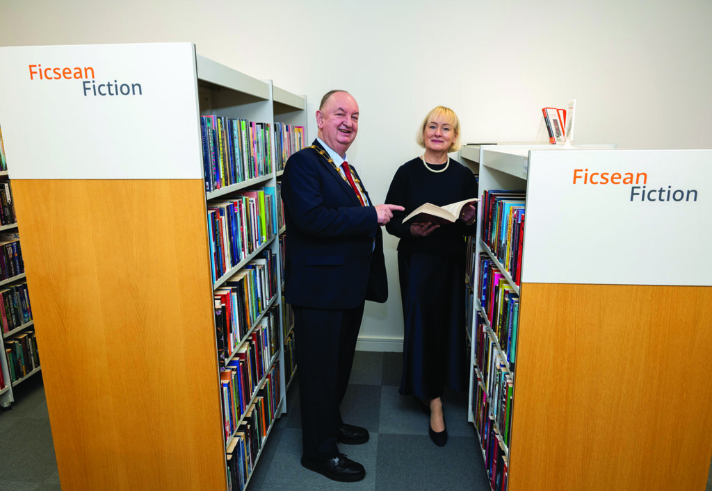 2 DL 02 Mayor and County Librarian at new Donabate Library
