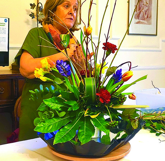 2 LL 02 We recently enojoyed a flower arrangment worksop