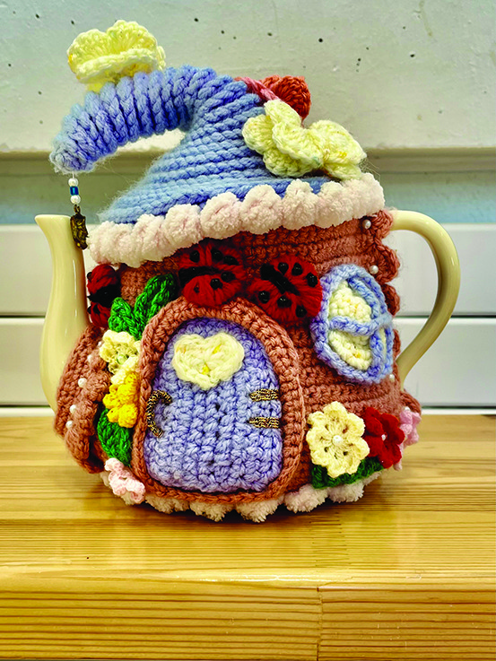 3 LL 05 Winner of the lovely Tea Cosycompetition was Breda Bowen from Bohernabreena Guild
