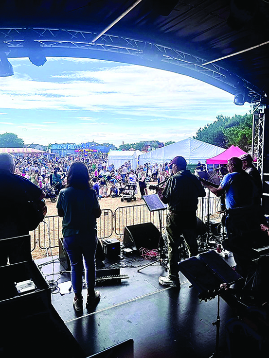 1 DL 02 Plonkers and audience at Donabate Portrane Summer Festival